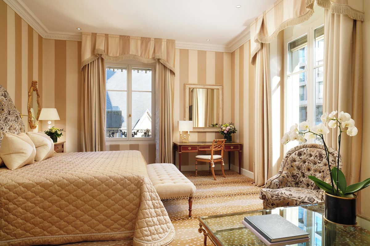 Premium Room, 1 King Bed | Egyptian cotton sheets, premium bedding, down duvets, pillow-top beds