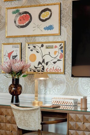 Beatrice Suite | Egyptian cotton sheets, premium bedding, down comforters, pillowtop beds - Hotel d'Angleterre Geneva (Geneva)