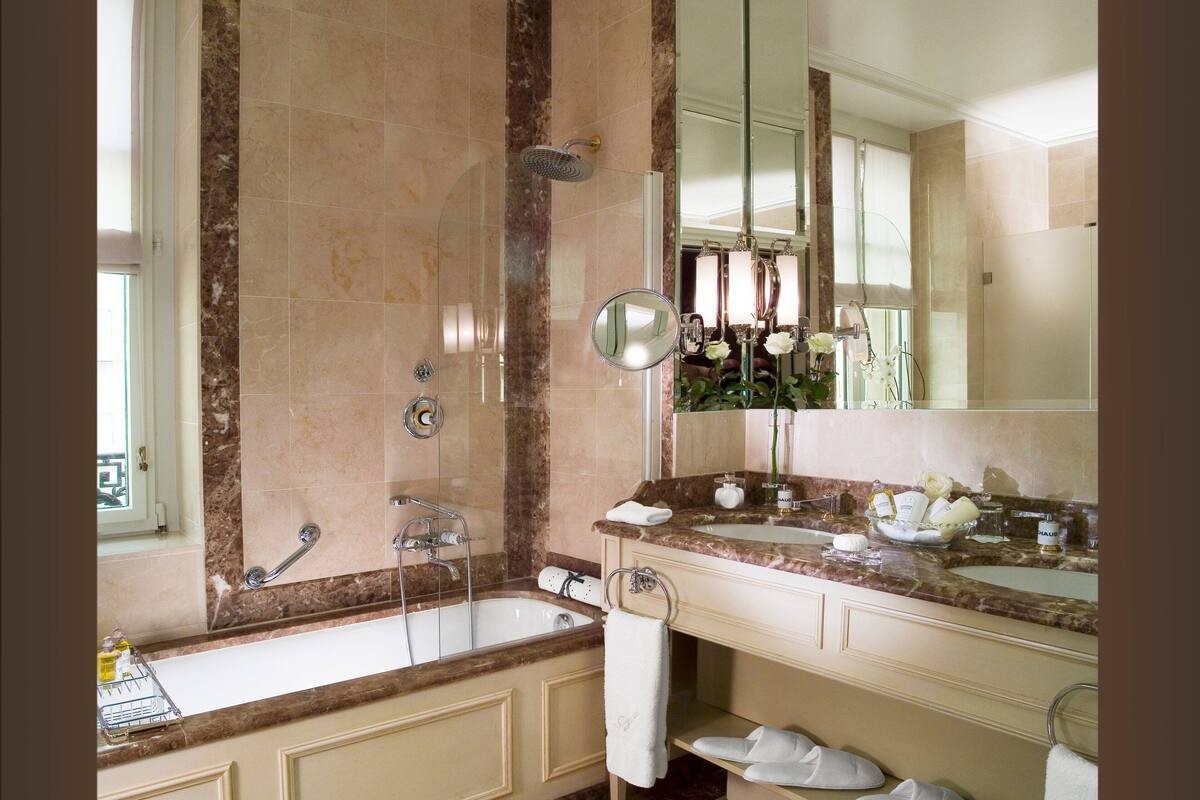 presidential suite | egyptian cotton sheets, premium bedding, down duvets, pillow-top beds