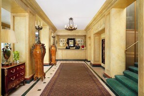 Concierge desk - Hotel d'Angleterre Geneva (Geneva)