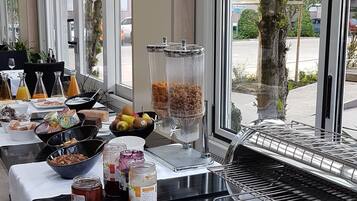 Daily buffet breakfast (CHF 17 per person)