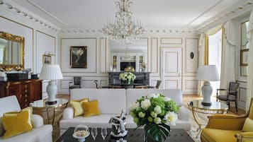 Ropa de cama de alta calidad, minibar, caja fuerte y escritorio