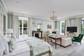 小型套房 (Beau Rivage) | 高档床上用品、迷你吧、客房内保险箱、办公桌