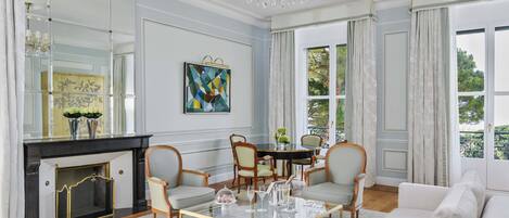 Premium bedding, minibar, in-room safe, desk