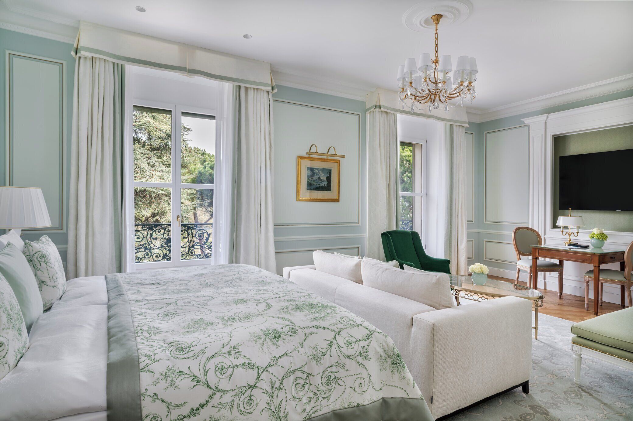 Chambre Deluxe, vue ville, côté jardin | Literie de qualité supérieure, minibar, coffres-forts dans les chambres