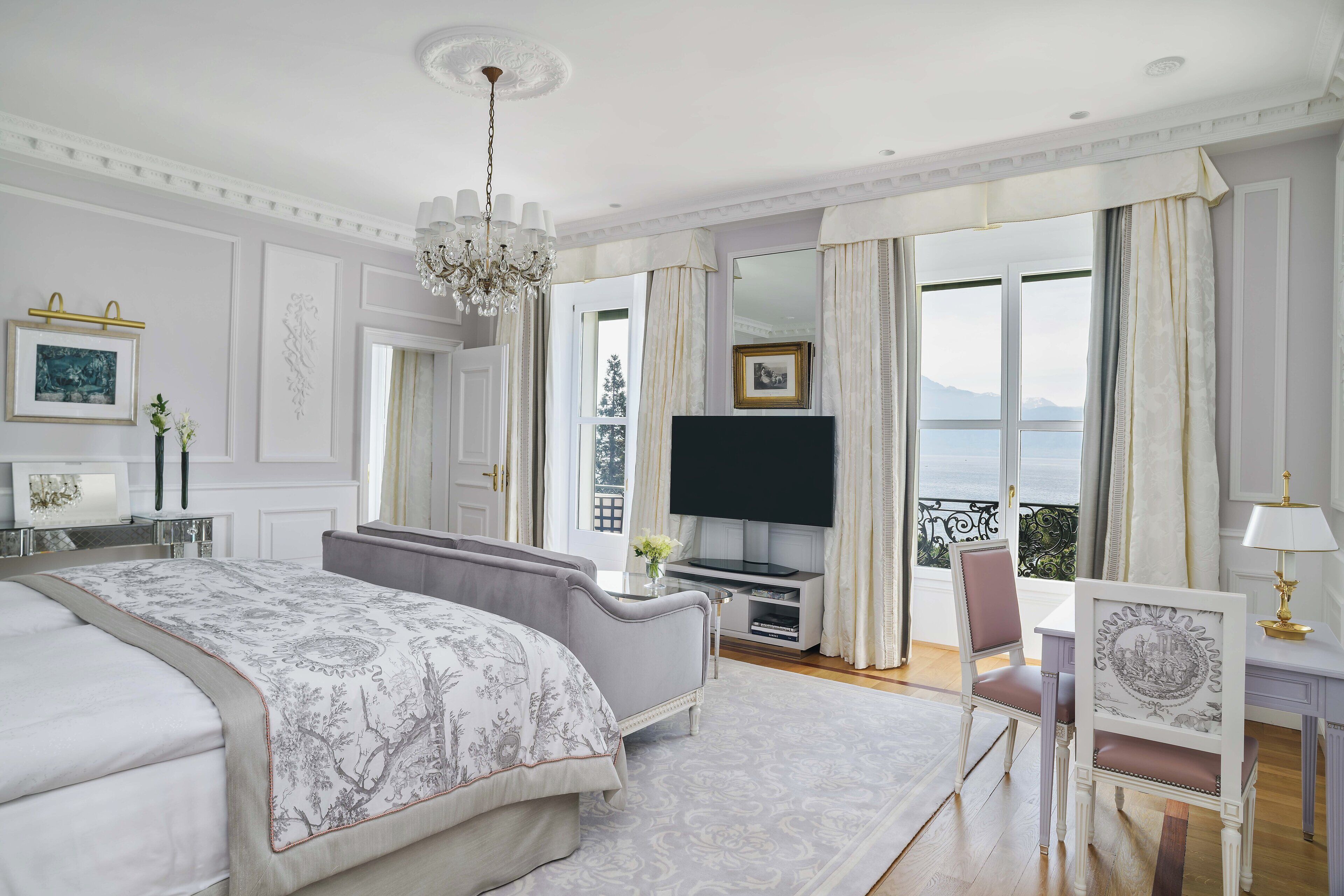 Suite Junior (Beau Rivage) | Literie de qualité supérieure, minibar, coffres-forts dans les chambres