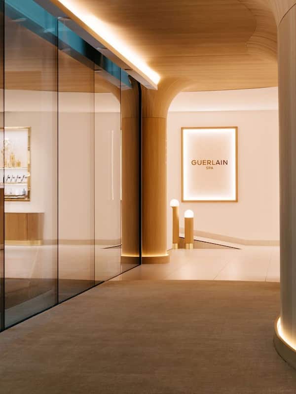 Sauna, tina de hidromasaje, baño de vapor y tratamientos corporales