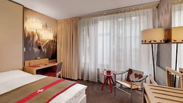 Hochwertige Bettwaren, Daunenbettdecken, Minibar, Zimmersafe