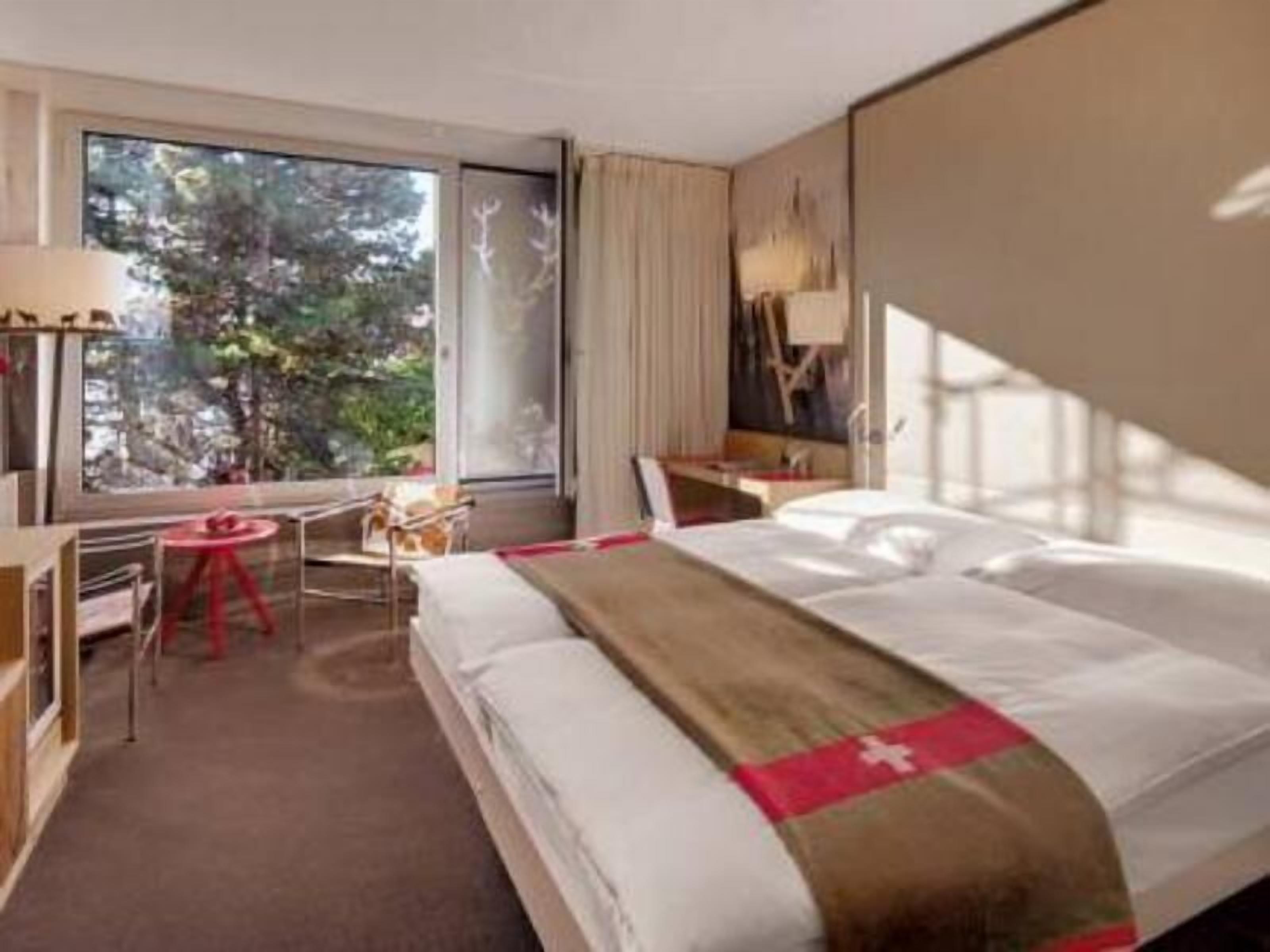 Premium bedding, down duvets, minibar, in-room safe