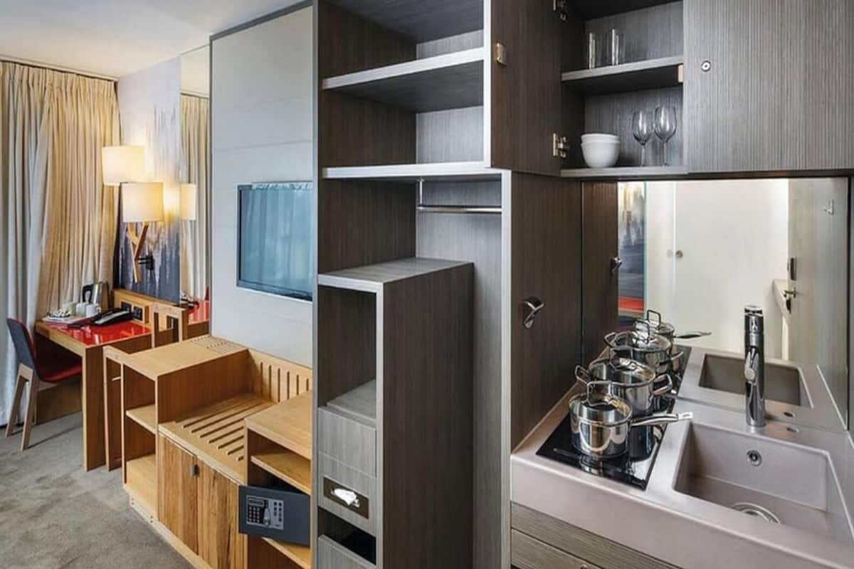 studio, kitchenette | private kitchen | fridge, coffee/tea maker