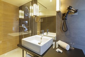 Single Room, 1 Twin Bed | Bathroom | Deep soaking tub, hair dryer, towels - Swiss Wine by Fassbind (Lausanne)
