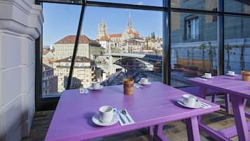 Desayuno buffet todos los días (CHF 20 por persona)