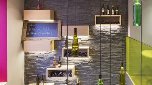 Unclassified image, 4 of 49, button - Swiss Wine by Fassbind (Lausanne)