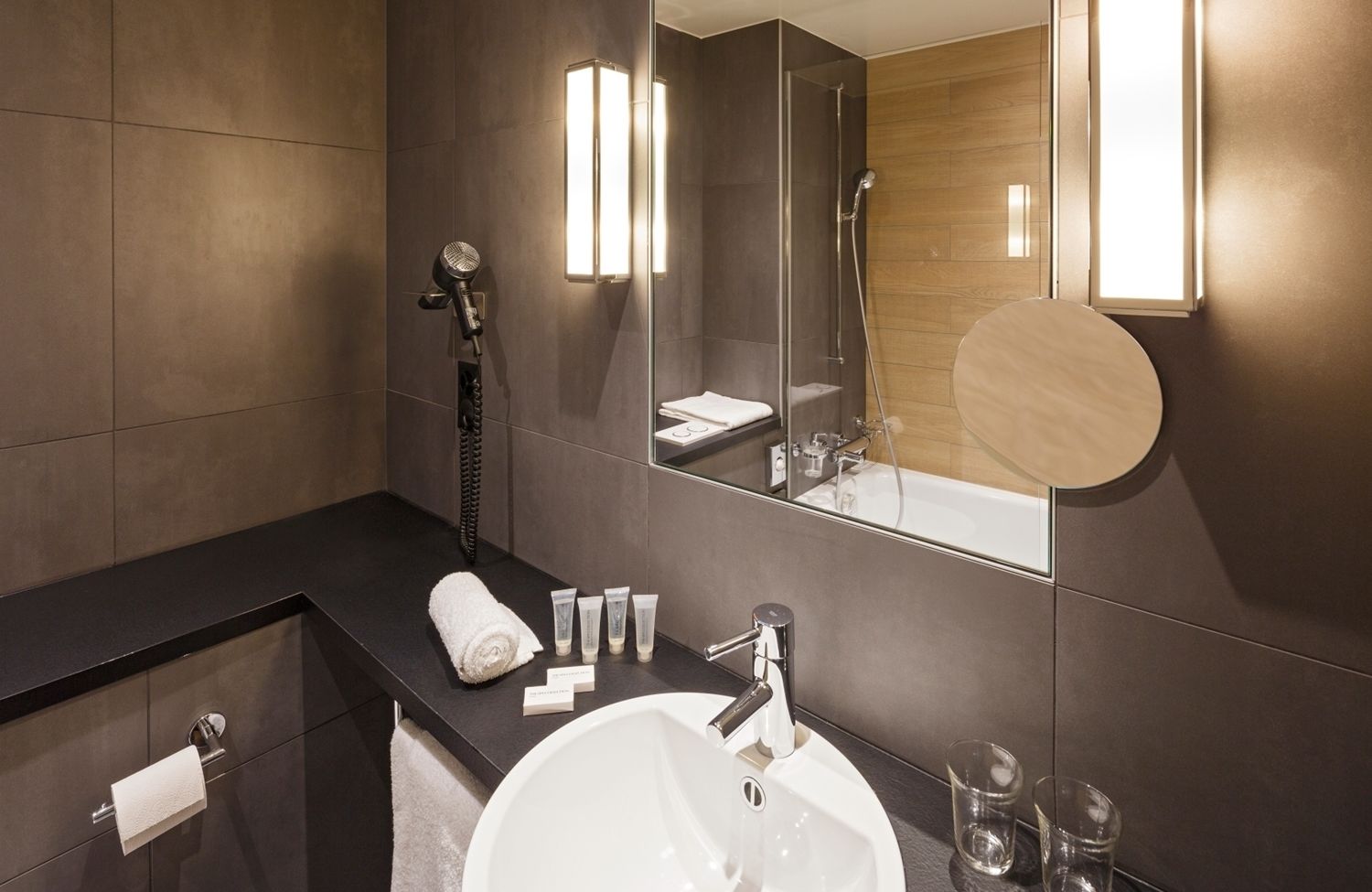 deep-soaking bathtub, hair dryer, towels