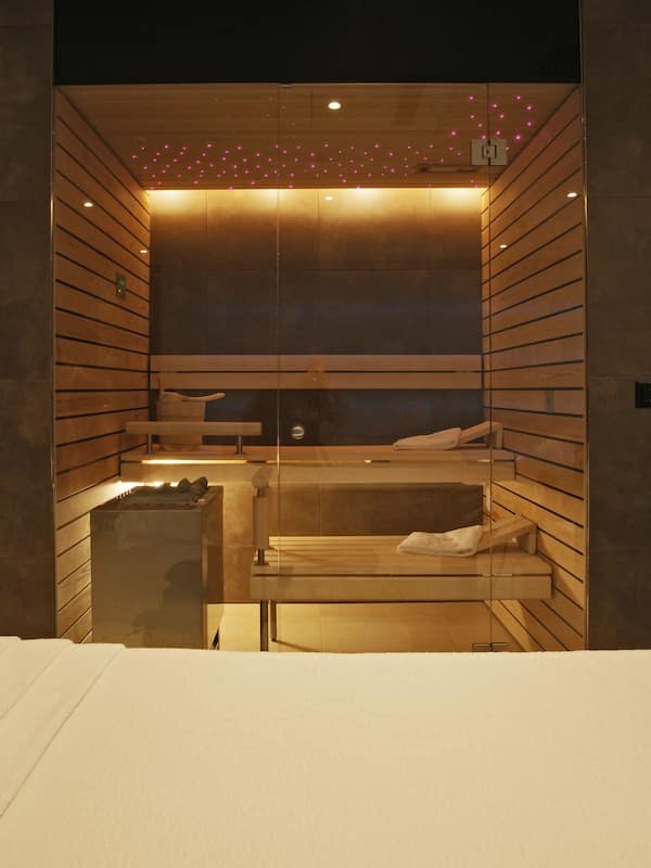 Couples treatment rooms, sauna, hot tub, Turkish bath, body treatments