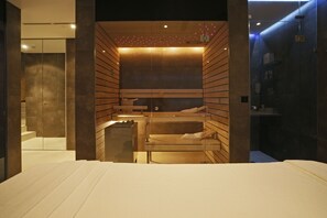Couples treatment rooms, sauna, hot tub, Turkish bath, body treatments
