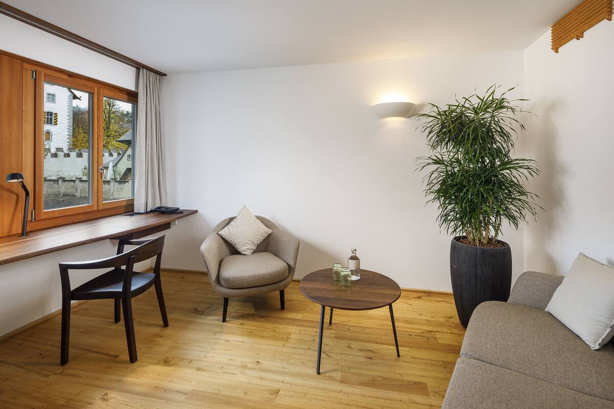 1 bedroom, hypo-allergenic bedding, in-room safe, desk