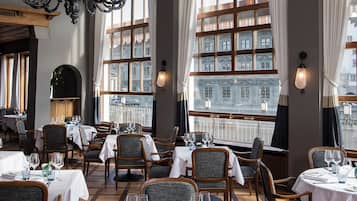 Der serveres morgenmad, frokost, aftensmad og regionale retter