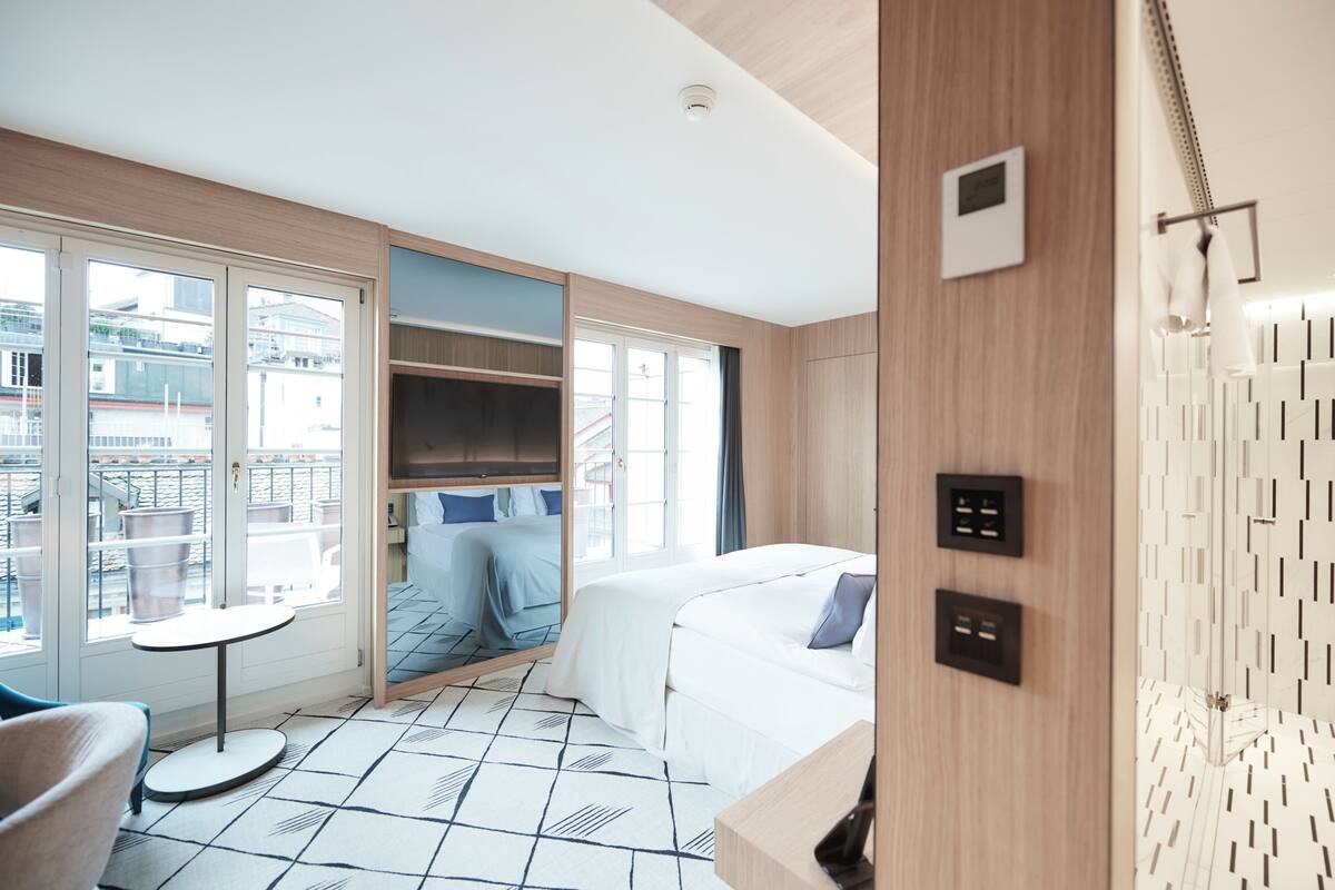 Double Room, Patio (City Rooftop) | Hypo-allergenic bedding available, Select Comfort beds, minibar