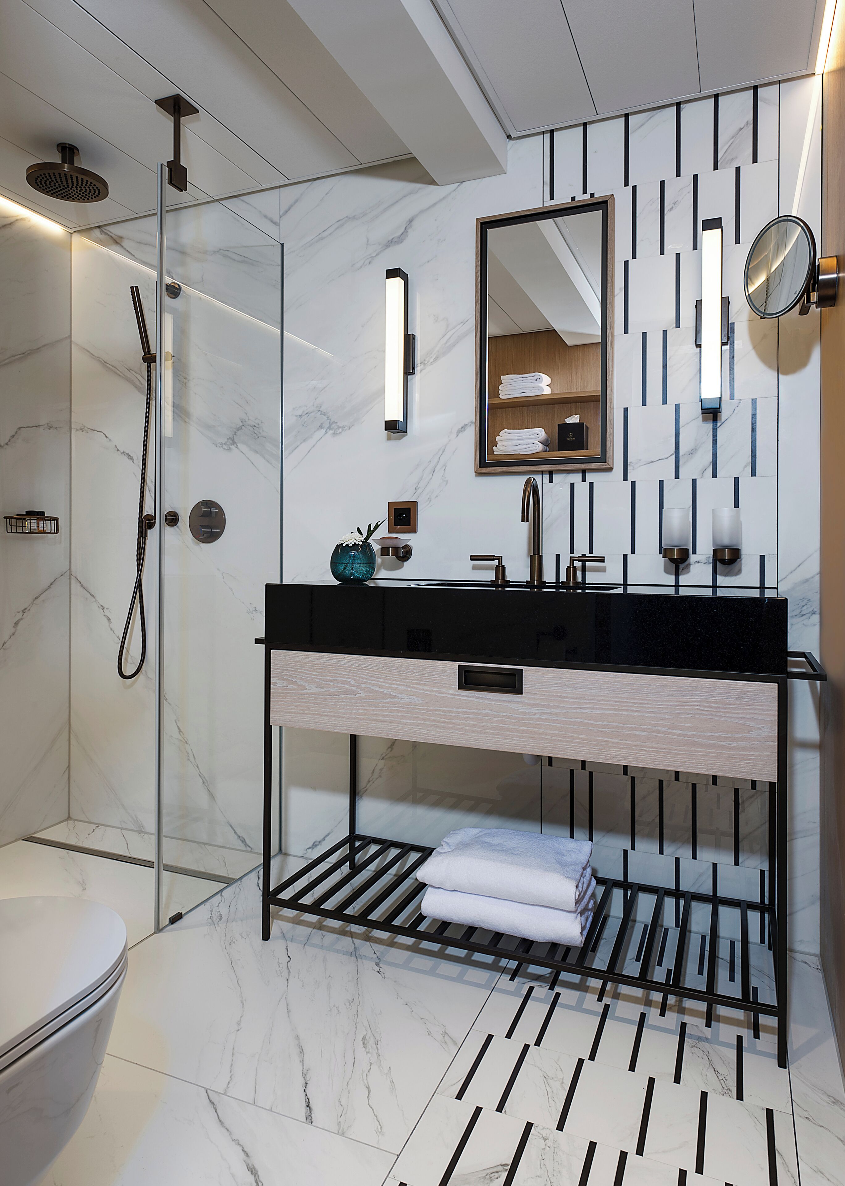 city deluxe room | bathroom | free toiletries, hair dryer, bathrobes, slippers