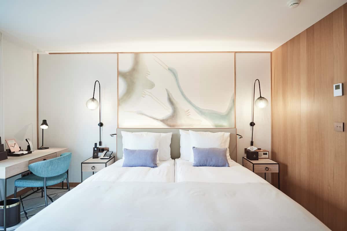 1 bedroom, hypo-allergenic bedding, Select Comfort beds, minibar