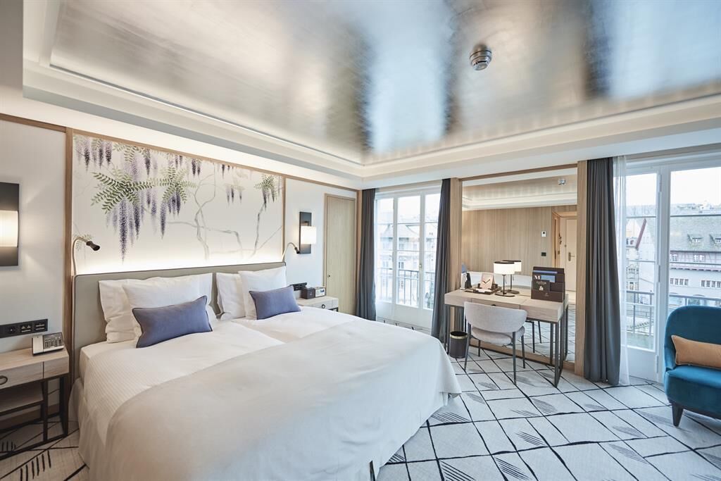 panorama corner room | 1 bedroom, hypo-allergenic bedding, select comfort beds, minibar