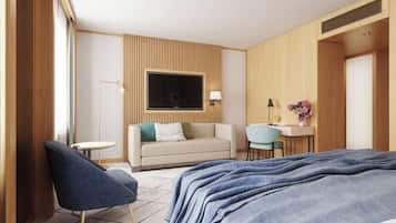 Ein modernes Hotelzimmer mit einem großen Bett, einer Sitzecke, einem Schreibtisch und einem an der Wand befestigten Fernseher.