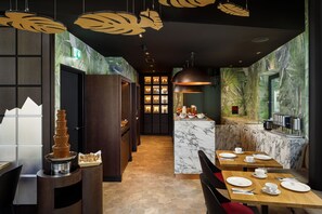 朝食 (ビュッフェ、有料)