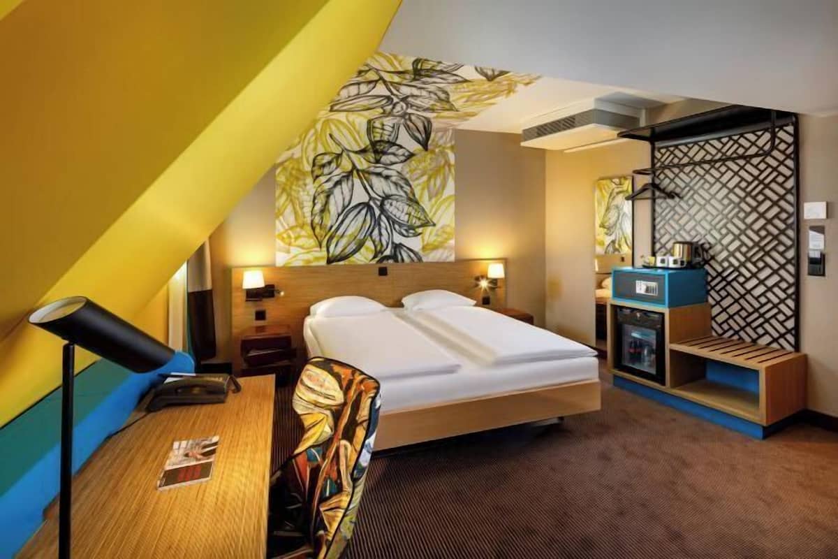 Premium bedding, down comforters, minibar, in-room safe