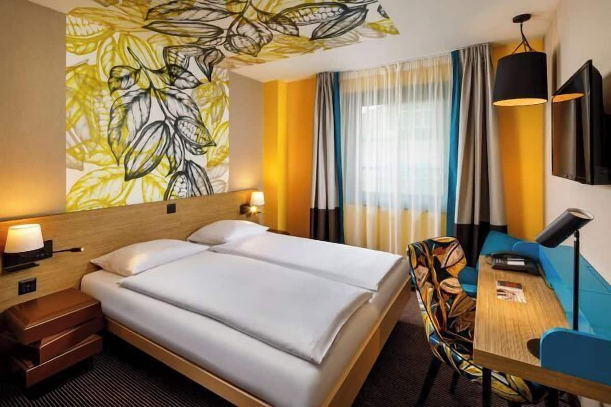 Luxe beddengoed, donsdekens, een minibar, een kluis op de kamer