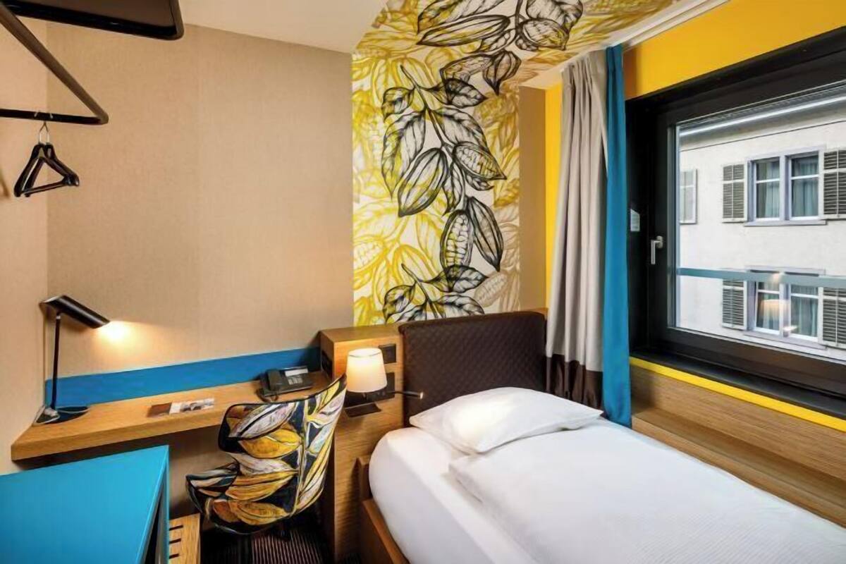 Premium bedding, down comforters, minibar, in-room safe