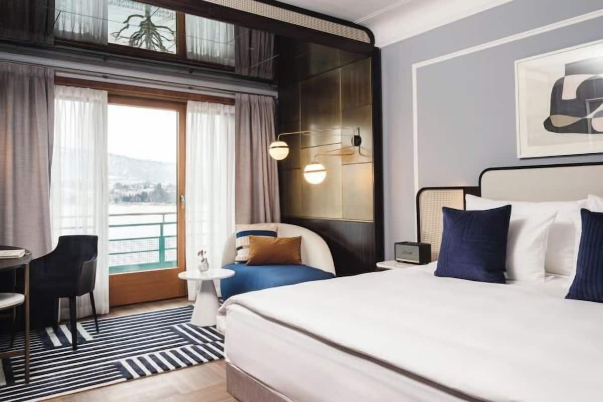 Ropa de cama de alta calidad, colchones con acolchado adicional, minibar
