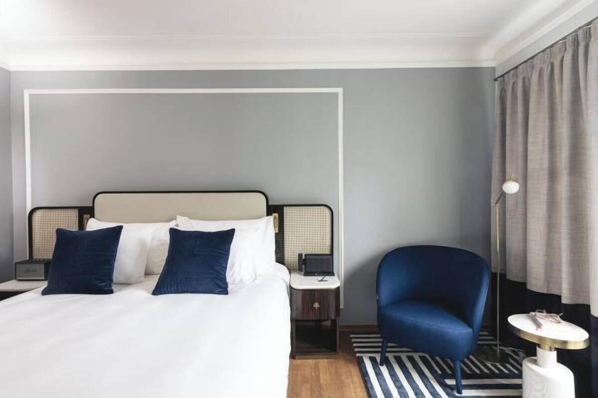 Ropa de cama de alta calidad, colchones con acolchado adicional, minibar