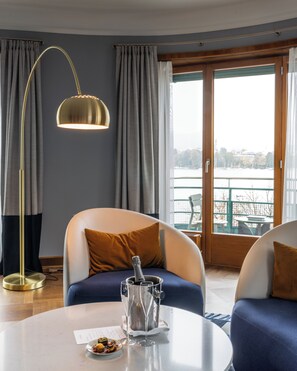 Junior Suite, 1 King Bed, Lake View