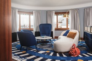 Deluxe Suite, 1 King Bed, Lake View | Living area