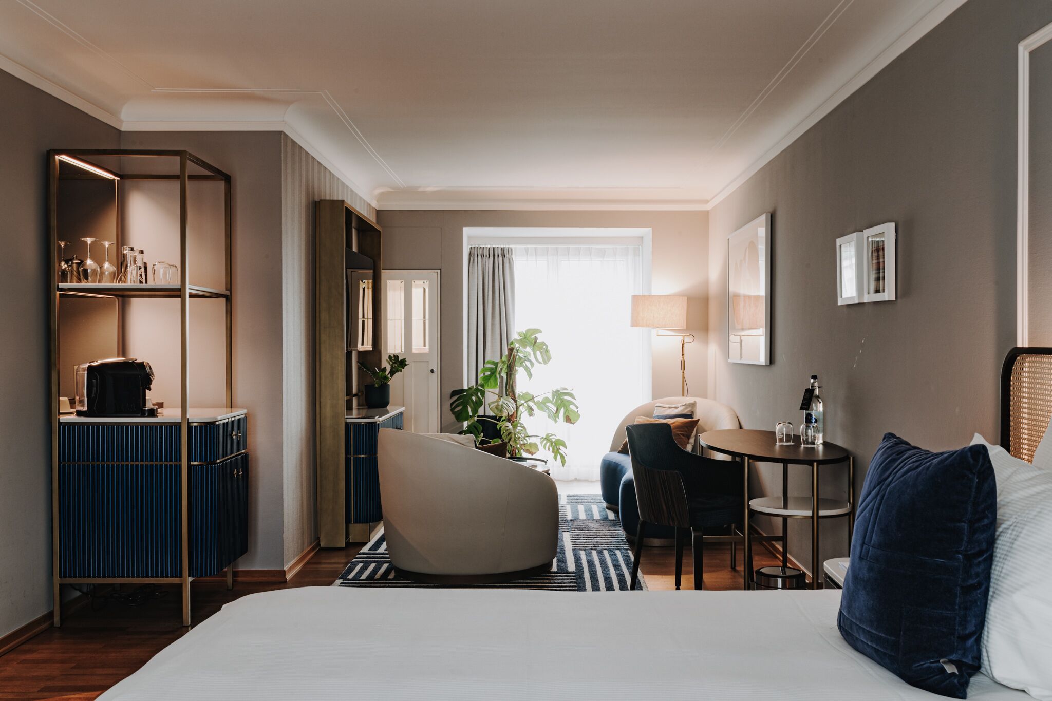 junior suite, 1 king bed | 1 bedroom, premium bedding, pillow-top beds, minibar