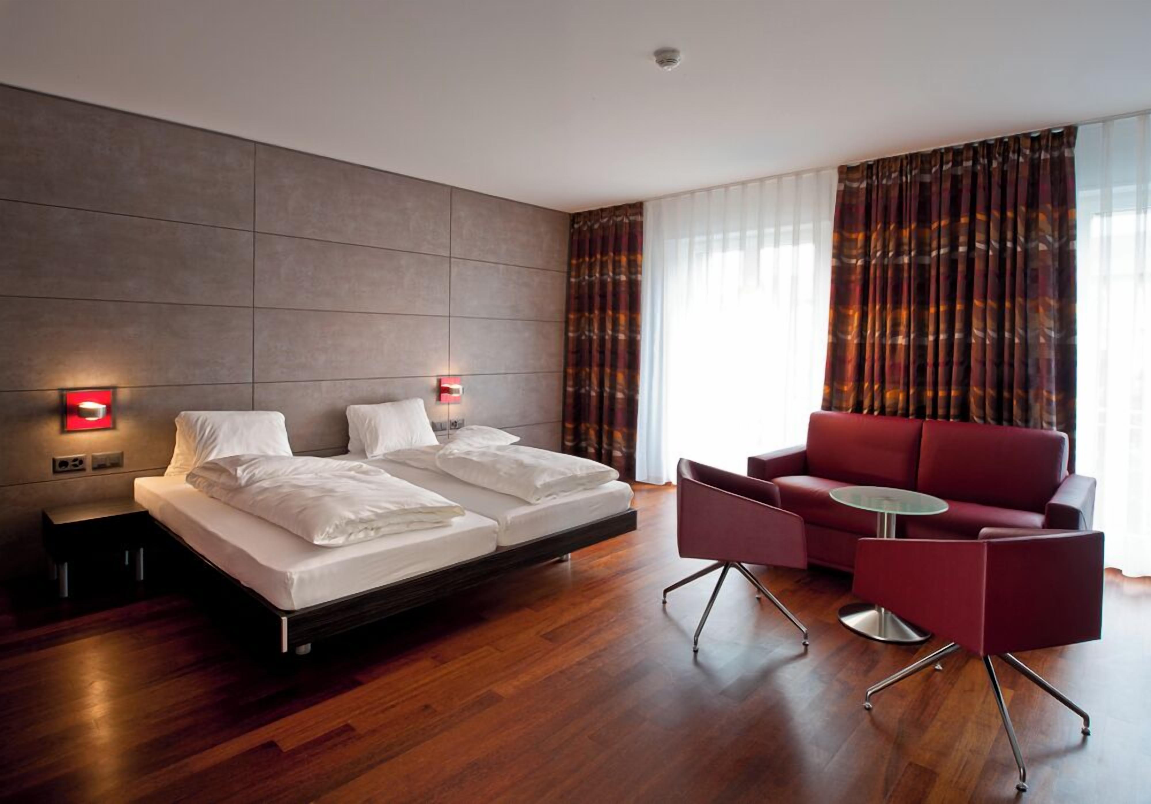 Standard Twin Room | Hypo-allergenic bedding, in-room safe, desk, blackout drapes