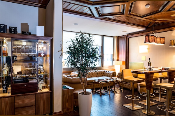 Bar lounge
