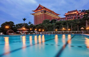 Front of property - The Grand Hotel (Taipei)