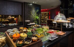 4 restaurants servant le petit déjeuner, spécialités Cuisine chinoise