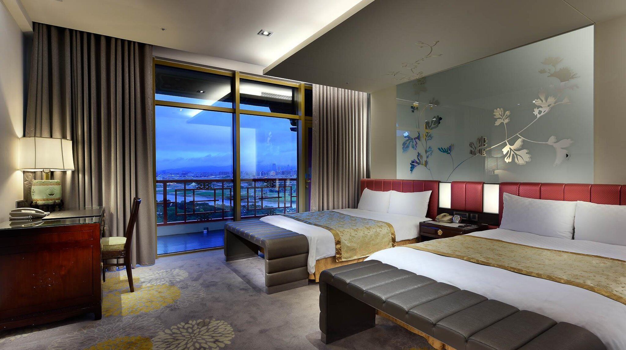 1 bedroom, down duvets, pillow-top beds, in-room safe