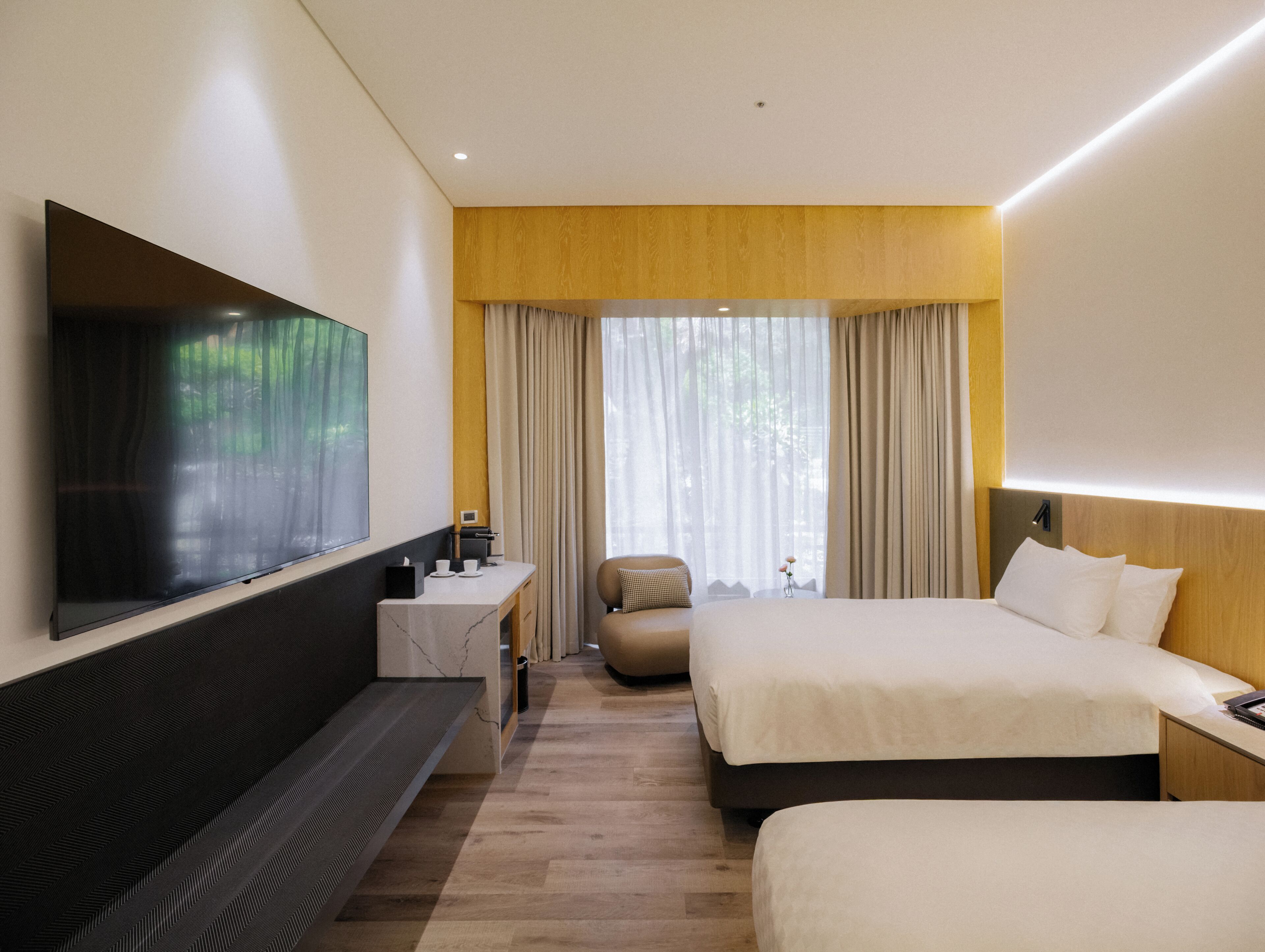 Newly Renovated / Golden Dragon Room-Twin Bed (The Back Building Golden Dragon Pavilion) | Down comforters, pillowtop beds, in-room safe, desk