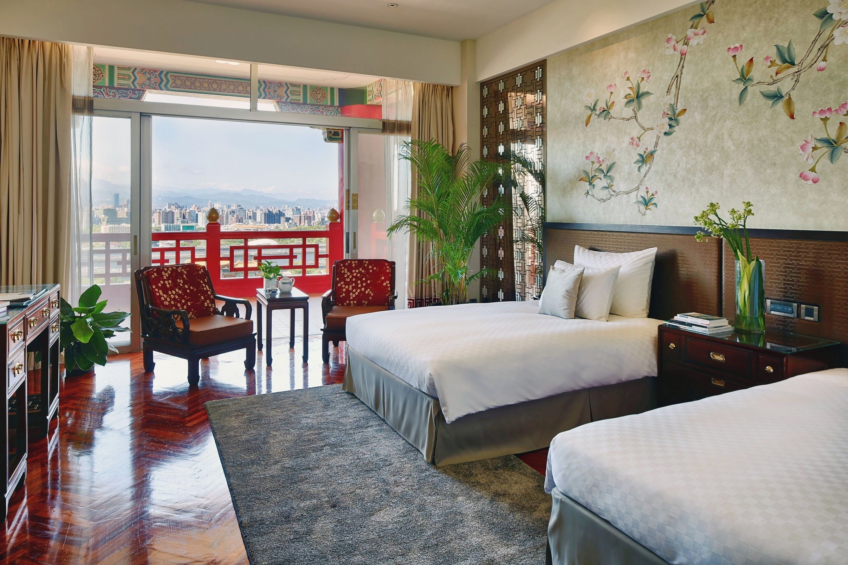 Habitació amb dos llits individuals Deluxe, 2 llits individuals, vistes a la ciutat | Cobrellits i matalassos amb encoixinament addicional 