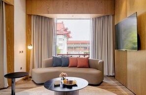 Newly Renovated / Golden Dragon Horizon Suite (The Back Building Golden Dragon Pavilion) | Living room - The Grand Hotel (Taipei)