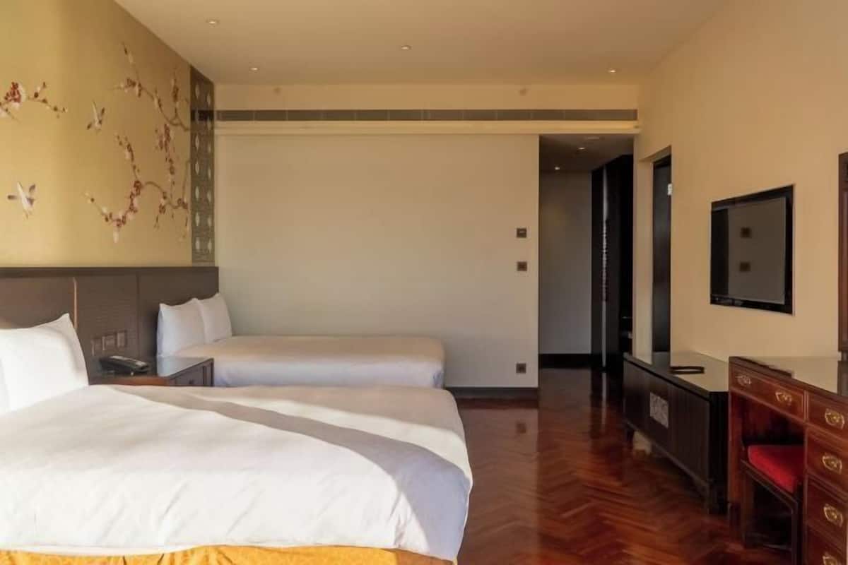 Down comforters, pillowtop beds, in-room safe, desk