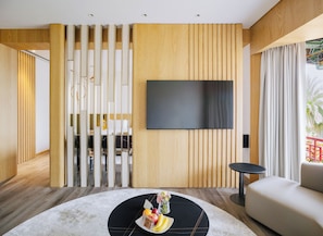 Newly Renovated / Golden Dragon Horizon Suite (The Back Building Golden Dragon Pavilion) | Living area - The Grand Hotel (Taipei)