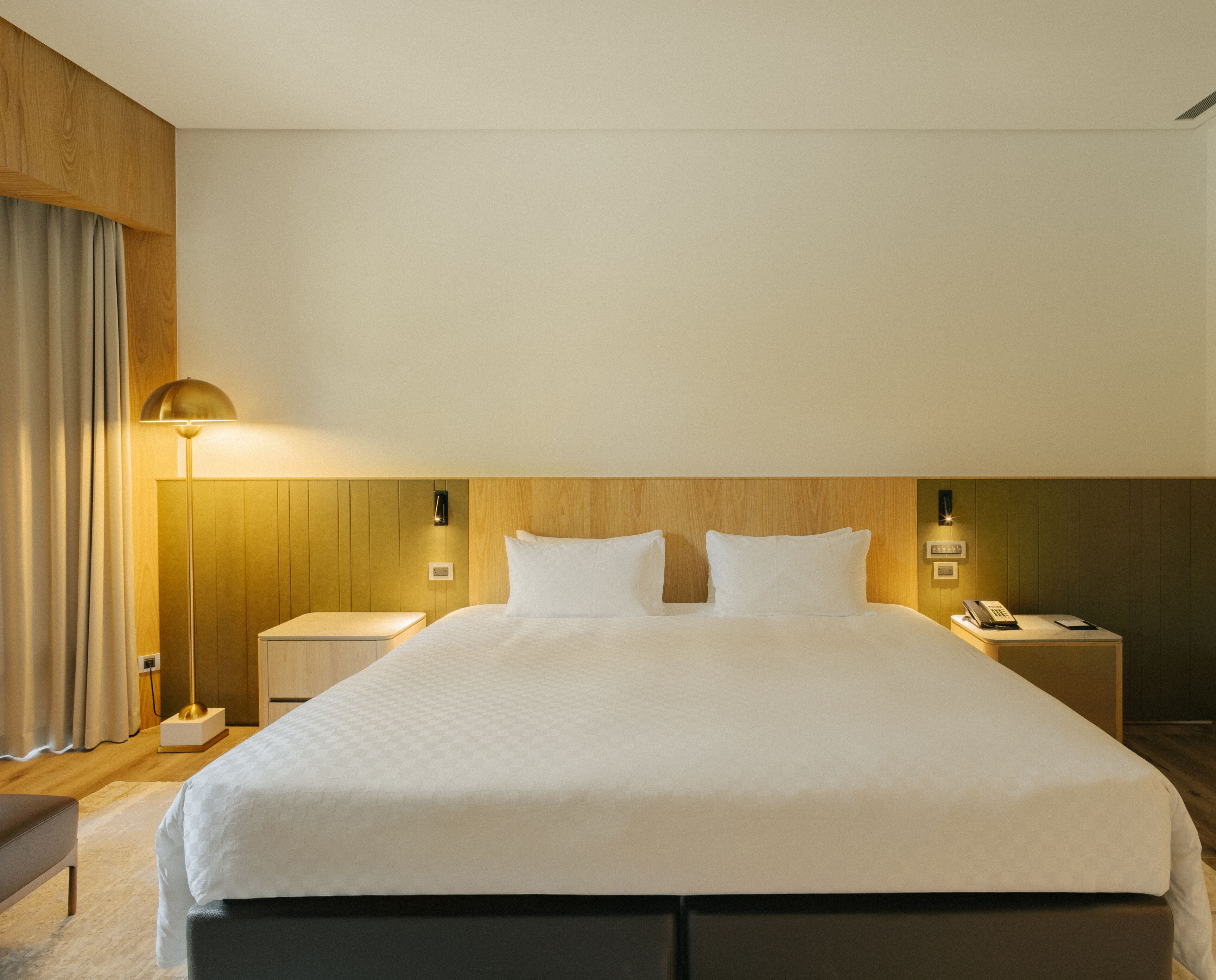 Newly Renovated / Golden Dragon Room-Double Bed (The Back Building Golden Dragon Pavilion) | Down comforters, pillowtop beds, in-room safe, desk