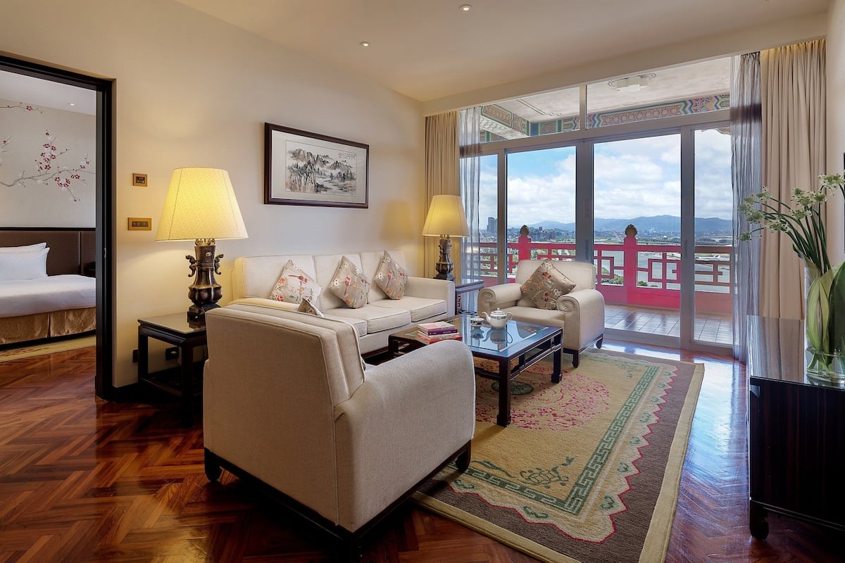 horizon suite | 1 bedroom, down duvets, pillow-top beds, in-room safe