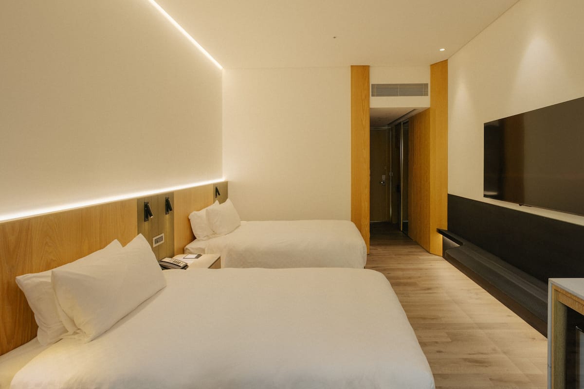 Newly Renovated / Golden Dragon Room-Twin Bed (The Back Building Golden Dragon Pavilion) | Down comforters, pillowtop beds, in-room safe, desk