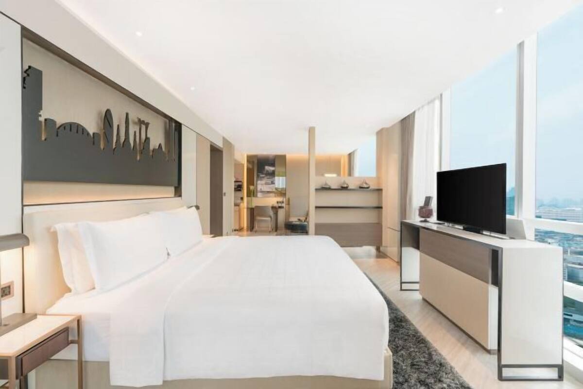 1 bedroom, premium bedding, in-room safe, desk